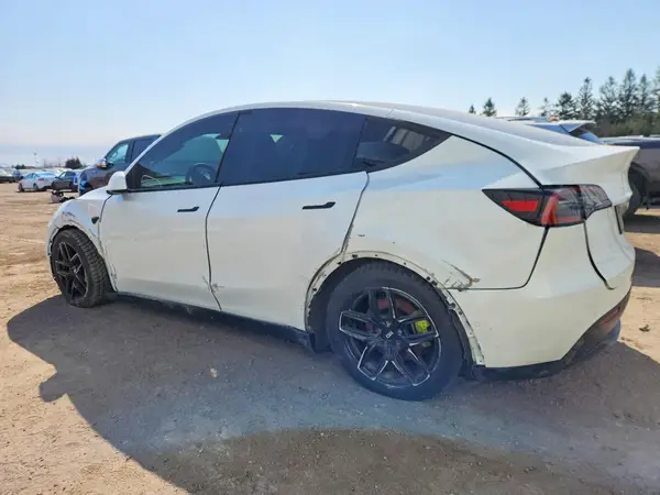 7SAYGDEE5PF584694 2023 TESLA MODEL Y - Image 2
