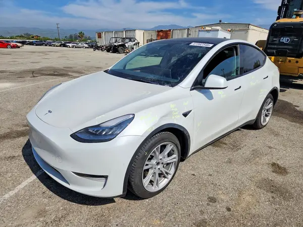 7SAYGDEE5PF588566 2023 TESLA MODEL Y - Image 1