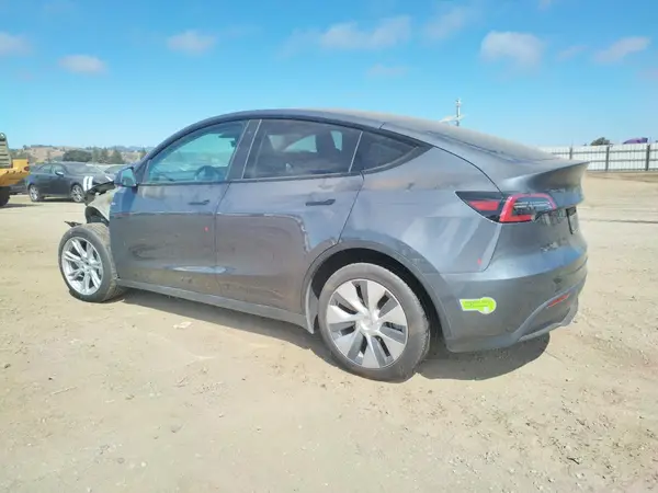 7SAYGDEE5PF601686 2023 TESLA MODEL Y - Image 2
