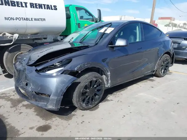 7SAYGDEE5PF605835 2023 TESLA MODEL Y - Image 2