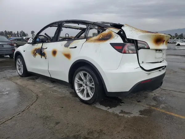 7SAYGDEE5PF609061 2023 TESLA MODEL Y - Image 2