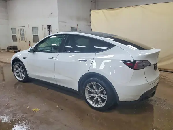 7SAYGDEE5PF610775 2023 TESLA MODEL Y - Image 2