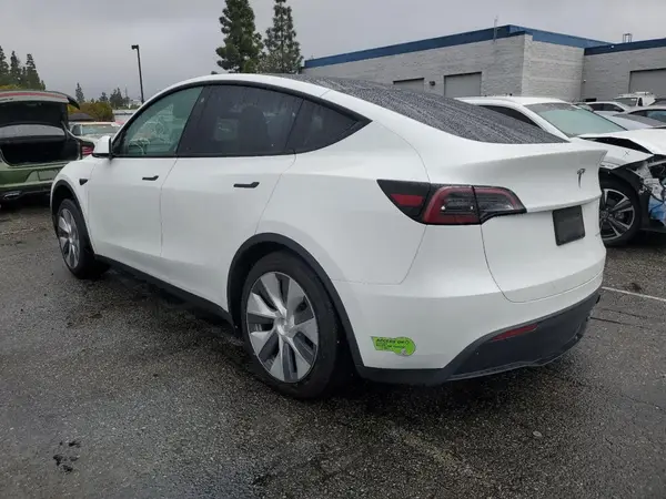 7SAYGDEE5PF621601 2023 TESLA MODEL Y - Image 2