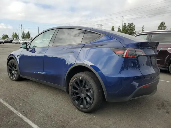 7SAYGDEE5PF632968 2023 TESLA MODEL Y - Image 2