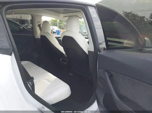 7SAYGDEE5PF633389 2023 TESLA MODEL Y - Image 8