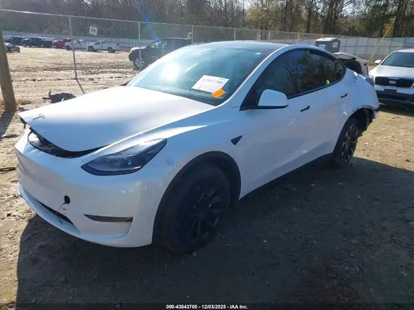7SAYGDEE5PF635160 2023 TESLA MODEL Y - Image 2