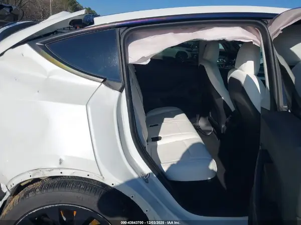 7SAYGDEE5PF635160 2023 TESLA MODEL Y - Image 8