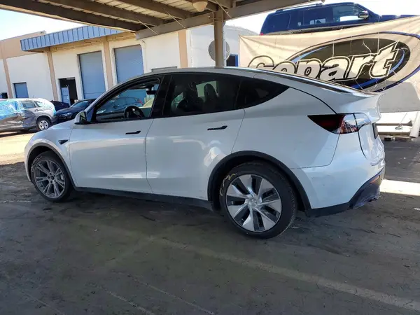 7SAYGDEE5PF637409 2023 TESLA MODEL Y - Image 2