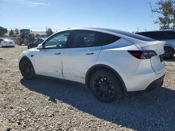 7SAYGDEE5PF647891 2023 TESLA MODEL Y - Image 2