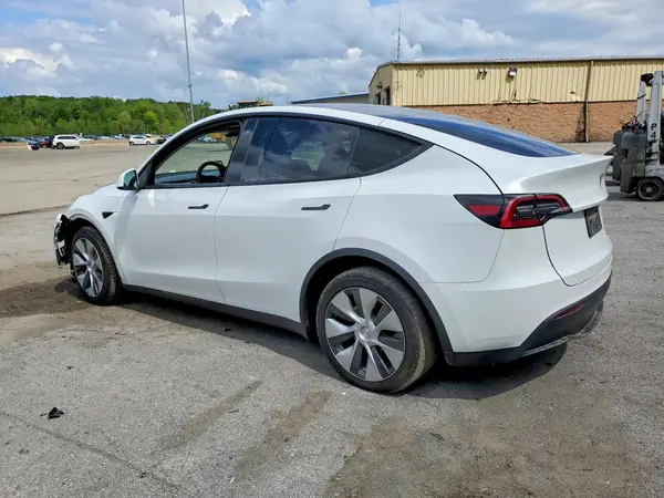 7SAYGDEE5PF660849 2023 TESLA MODEL Y - Image 2