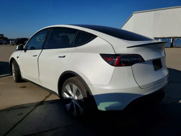 7SAYGDEE5PF664562 2023 TESLA MODEL Y - Image 2