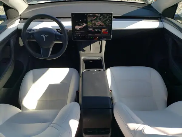 7SAYGDEE5PF671124 2023 TESLA MODEL Y - Image 8
