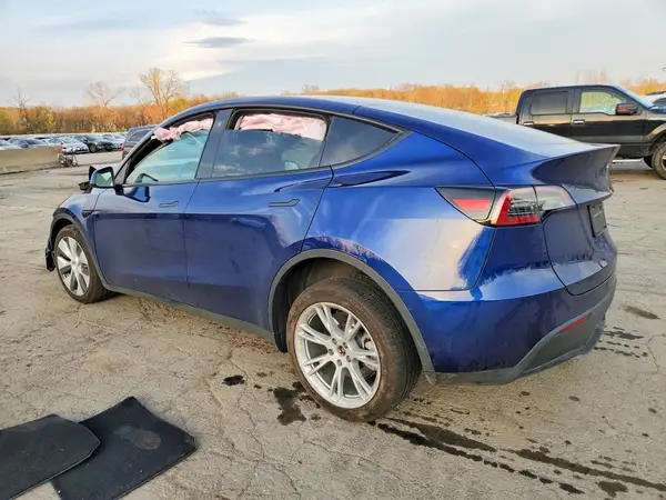7SAYGDEE5PF674248 2023 TESLA MODEL Y - Image 2