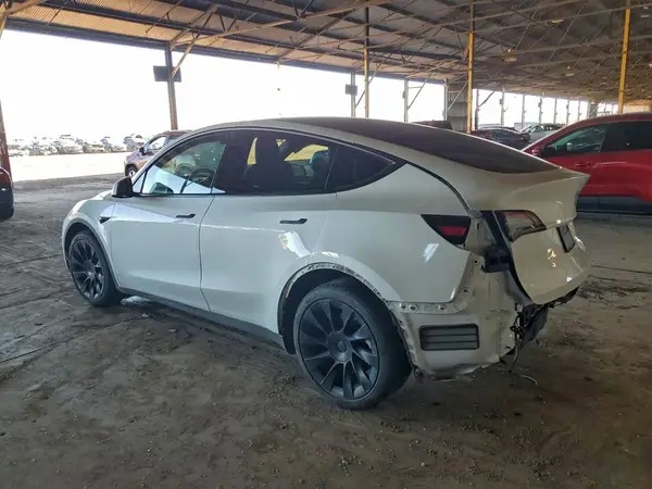 7SAYGDEE5PF676033 2023 TESLA MODEL Y - Image 2
