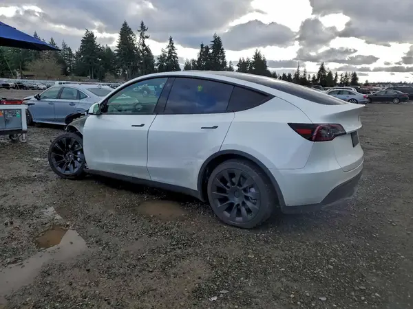 7SAYGDEE5PF676243 2023 TESLA MODEL Y - Image 2