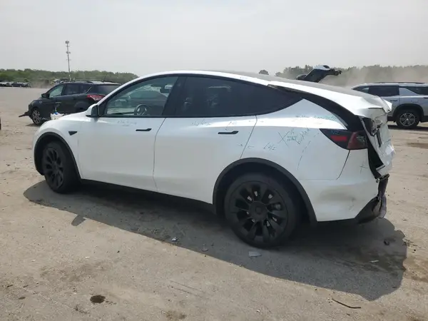 7SAYGDEE5PF676775 2023 TESLA MODEL Y - Image 2