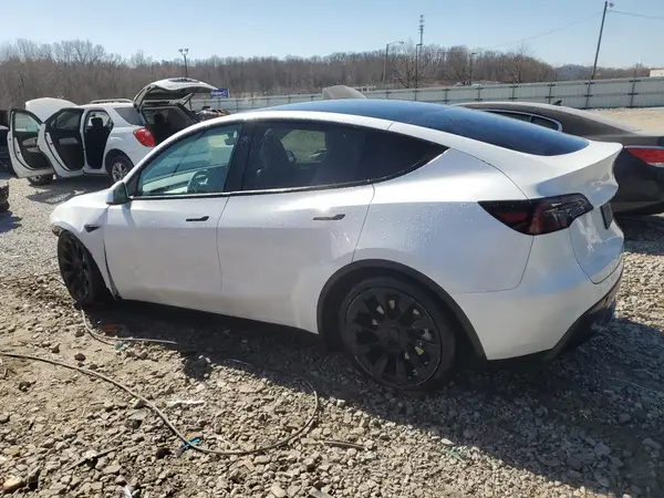 7SAYGDEE5PF691745 2023 TESLA MODEL Y - Image 2