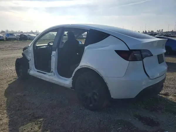 7SAYGDEE5PF696265 2023 TESLA MODEL Y - Image 2