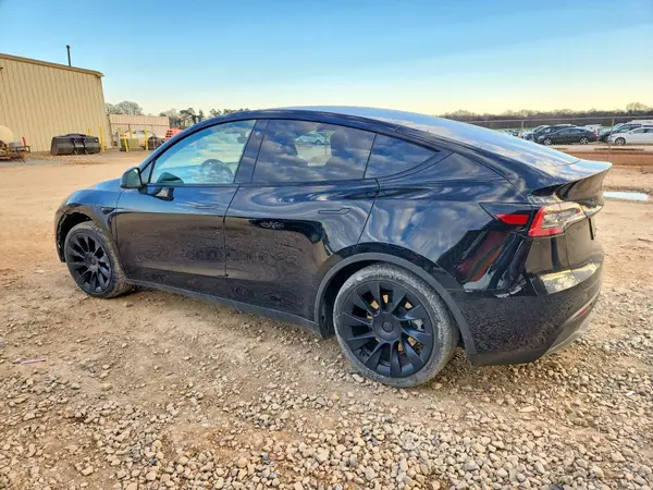 7SAYGDEE5PF698131 2023 TESLA MODEL Y - Image 2