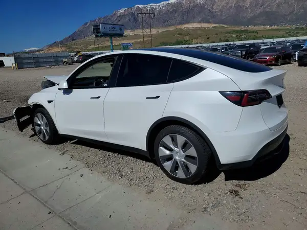 7SAYGDEE5PF701657 2023 TESLA MODEL Y - Image 2