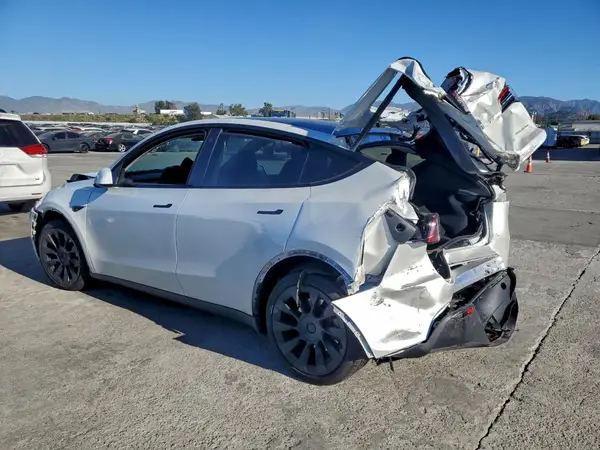 7SAYGDEE5PF747439 2023 TESLA MODEL Y - Image 2