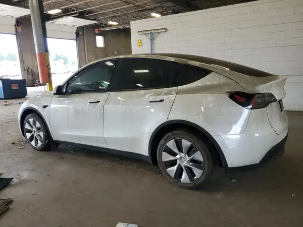 7SAYGDEE5PF750891 2023 TESLA MODEL Y - Image 2