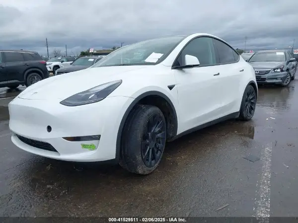 7SAYGDEE5PF753922 2023 TESLA MODEL Y - Image 2