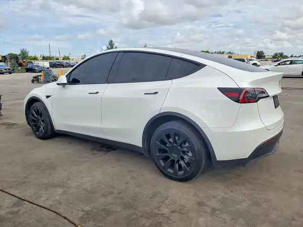 7SAYGDEE5PF763608 2023 TESLA MODEL Y - Image 2