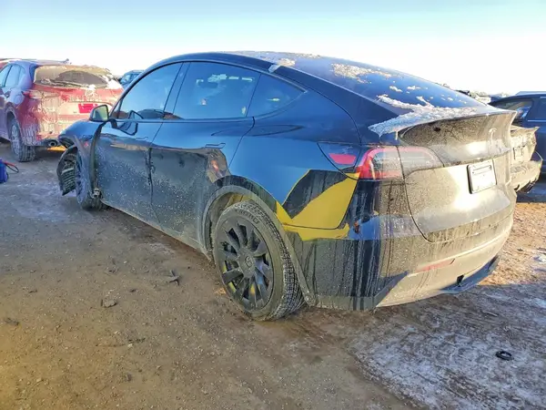 7SAYGDEE5PF778464 2023 TESLA MODEL Y - Image 2