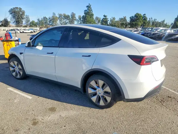 7SAYGDEE5PF789867 2023 TESLA MODEL Y - Image 2