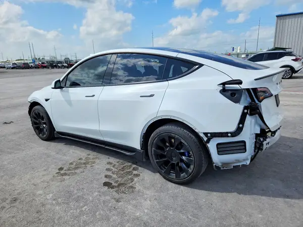 7SAYGDEE5PF793529 2023 TESLA MODEL Y - Image 2