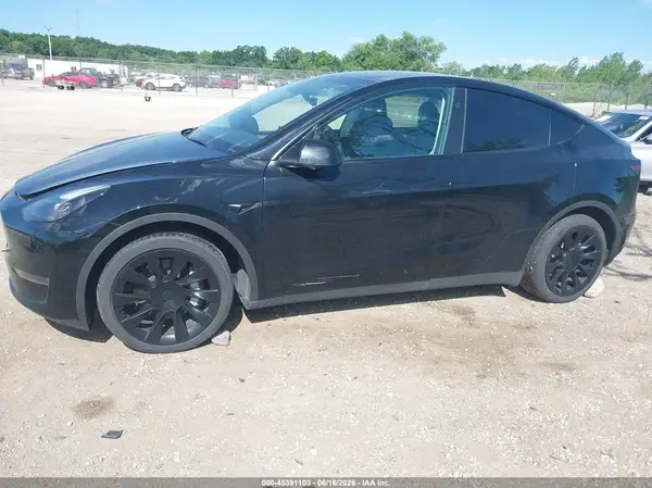 7SAYGDEE5PF802147 2023 TESLA MODEL Y - Image 2