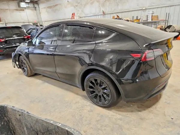 7SAYGDEE5PF803170 2023 TESLA MODEL Y - Image 2