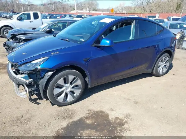 7SAYGDEE5PF811107 2023 TESLA MODEL Y - Image 2