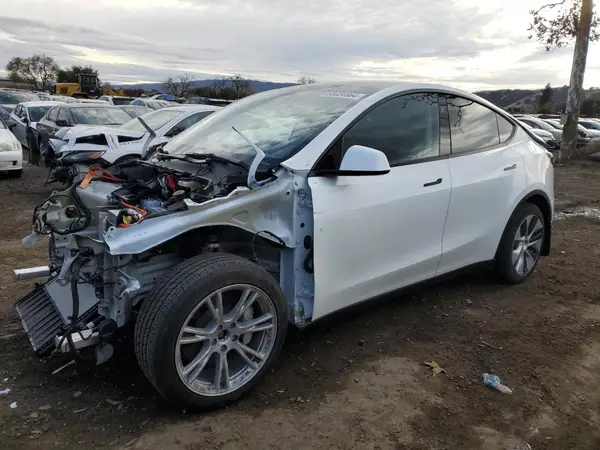 7SAYGDEE5PF813889 2023 TESLA MODEL Y - Image 1