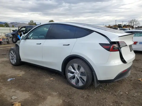 7SAYGDEE5PF813889 2023 TESLA MODEL Y - Image 2