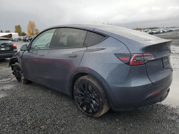 7SAYGDEE5PF813911 2023 TESLA MODEL Y - Image 2