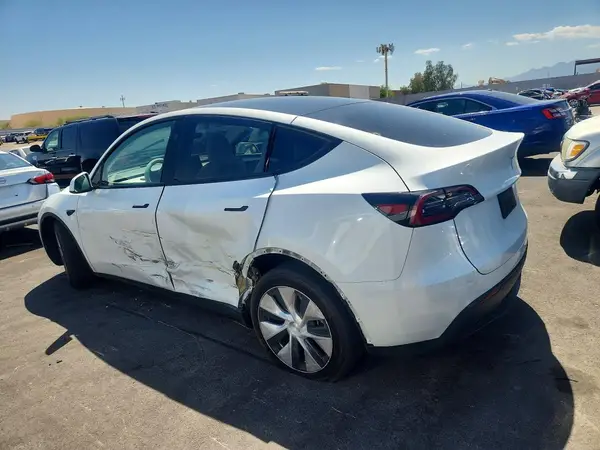 7SAYGDEE5PF816923 2023 TESLA MODEL Y - Image 2