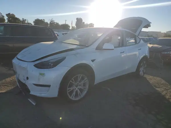 7SAYGDEE5PF823631 2023 TESLA MODEL Y - Image 1