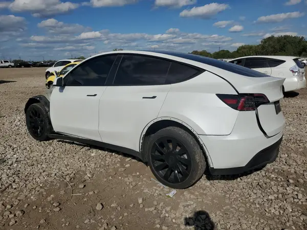7SAYGDEE5PF826495 2023 TESLA MODEL Y - Image 2