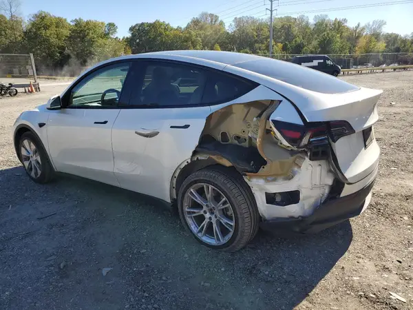 7SAYGDEE5PF828831 2023 TESLA MODEL Y - Image 2