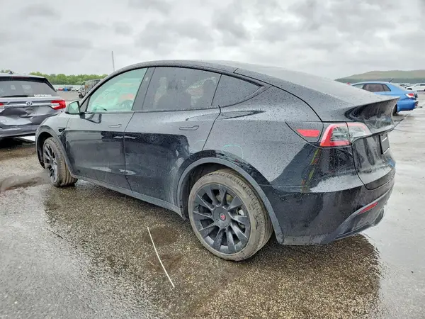 7SAYGDEE5PF835455 2023 TESLA MODEL Y - Image 2