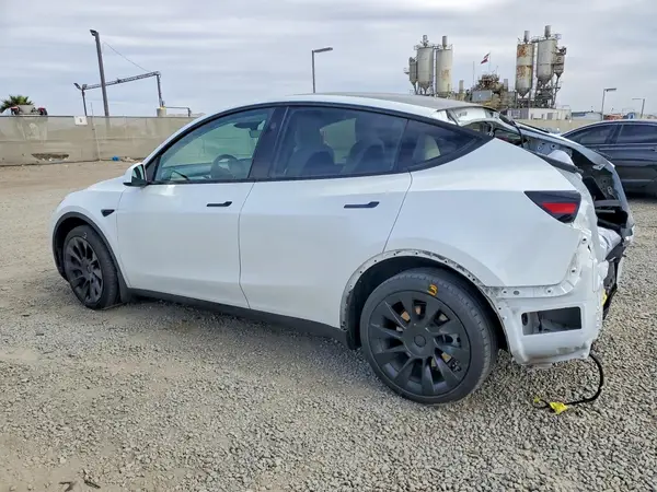 7SAYGDEE5PF850781 2023 TESLA MODEL Y - Image 2