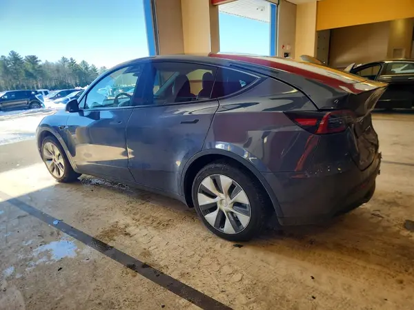7SAYGDEE5PF854233 2023 TESLA MODEL Y - Image 2