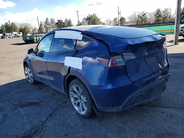 7SAYGDEE5PF855561 2023 TESLA MODEL Y - Image 2