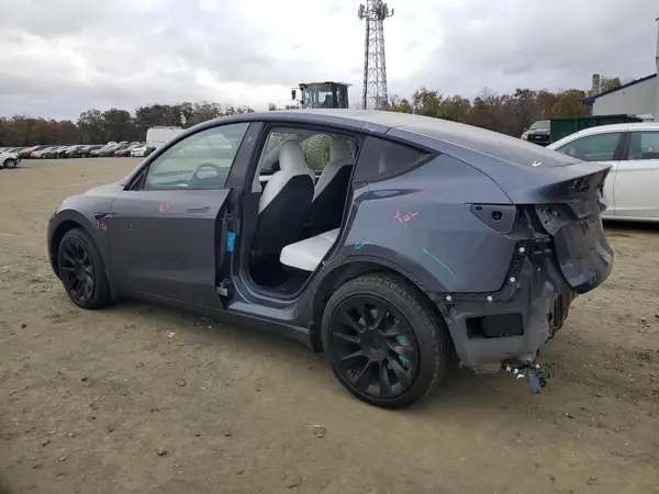 7SAYGDEE5PF860615 2023 TESLA MODEL Y - Image 2