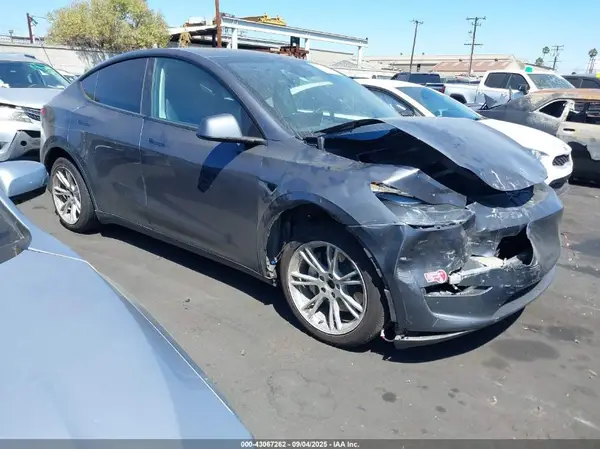 7SAYGDEE5PF865572 2023 TESLA MODEL Y - Image 1