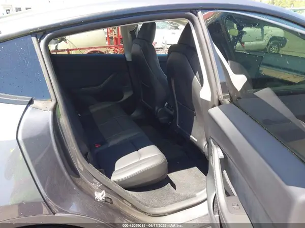 7SAYGDEE5PF882582 2023 TESLA MODEL Y - Image 8