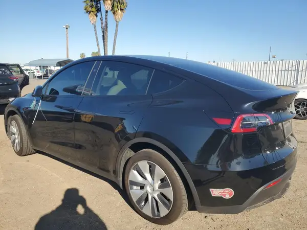 7SAYGDEE5PF882954 2023 TESLA MODEL Y - Image 2