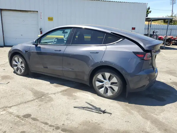 7SAYGDEE5PF885711 2023 TESLA MODEL Y - Image 2